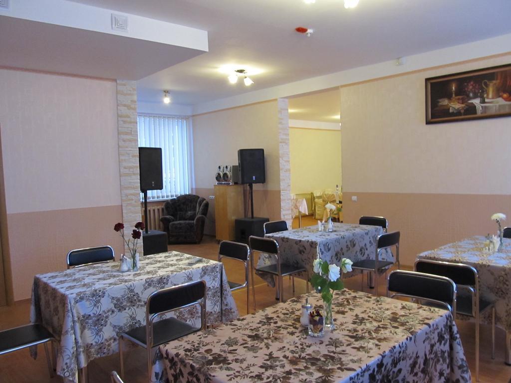 Viesu Maja Ezerkalns Otel Krāslava Dış mekan fotoğraf