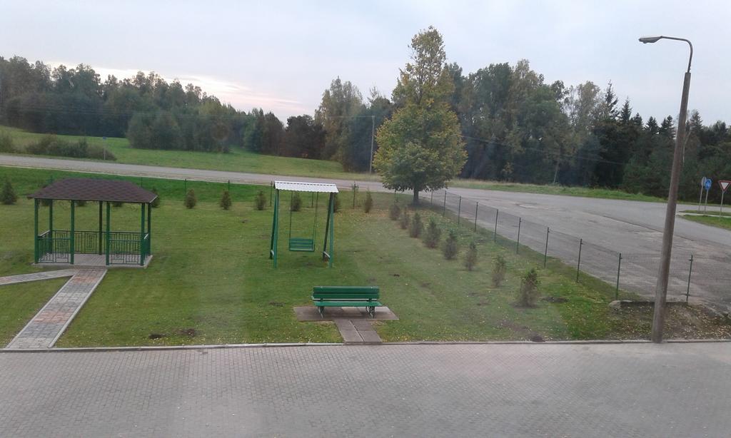 Viesu Maja Ezerkalns Otel Krāslava Dış mekan fotoğraf