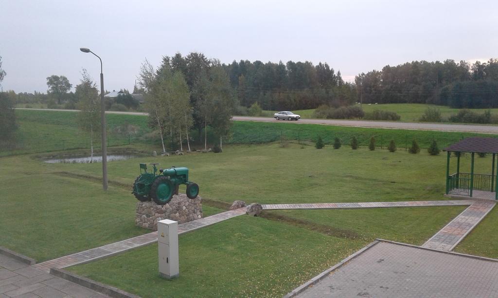 Viesu Maja Ezerkalns Otel Krāslava Dış mekan fotoğraf